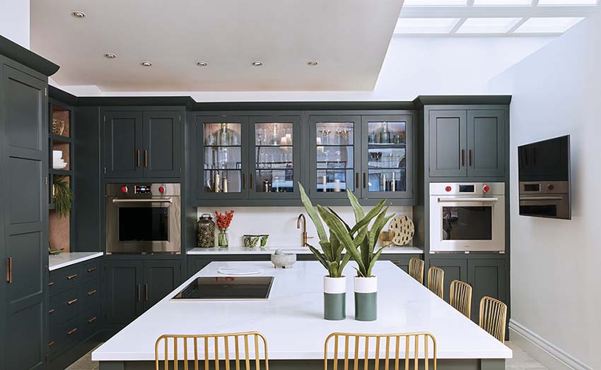 ایده آشپزخانه با کابینت شیشه ای مدرن