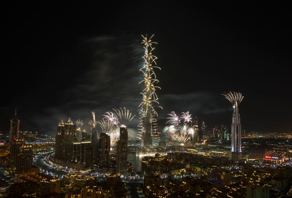 عکس آتش بازی برج خلیفه دبی در شب