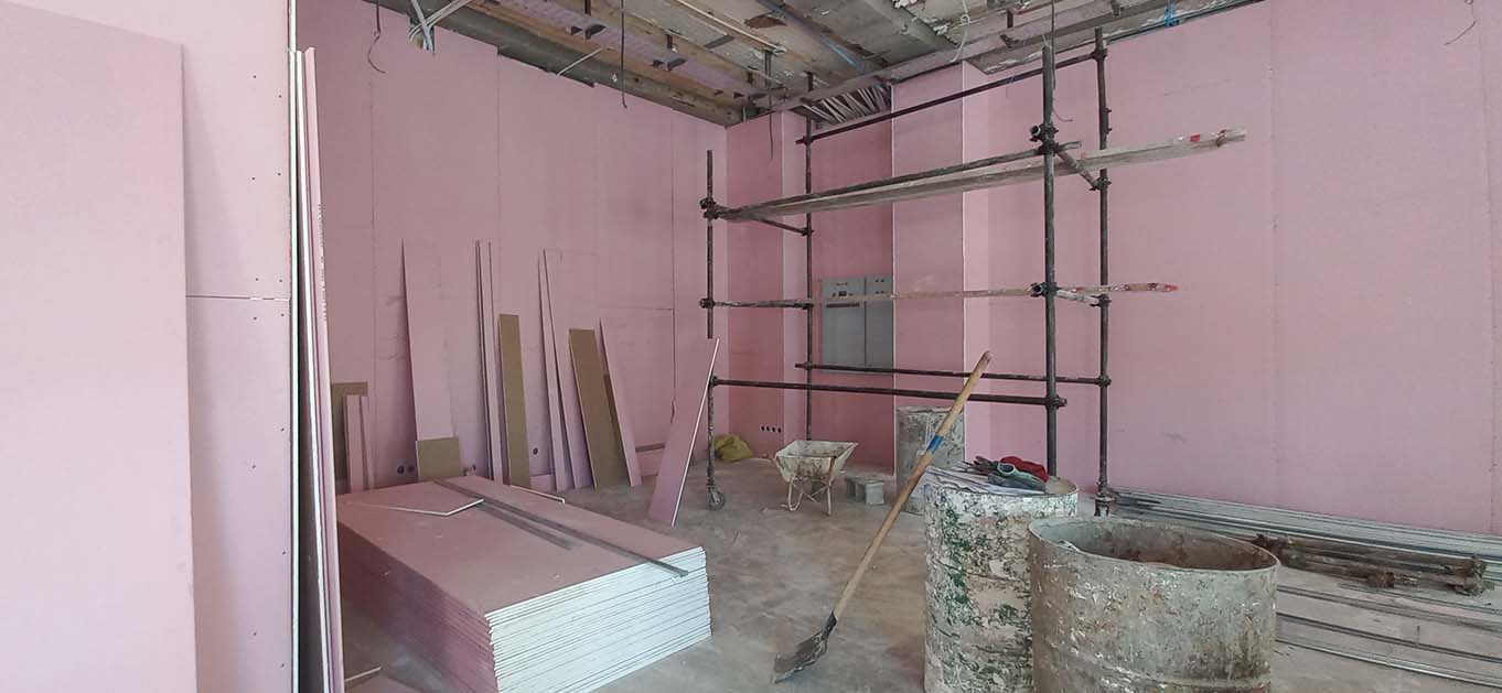 اجرای دیوار پوششی کناف در بازسازی شعبه پیامبر بانک سپه